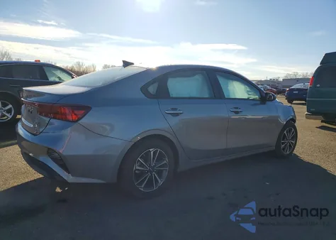 2024 Kia Forte Lx z USA, uszkodzony, nr VIN 3KPF24AD4RE746727